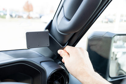 Hand adjusting ClicOn Dash Mount