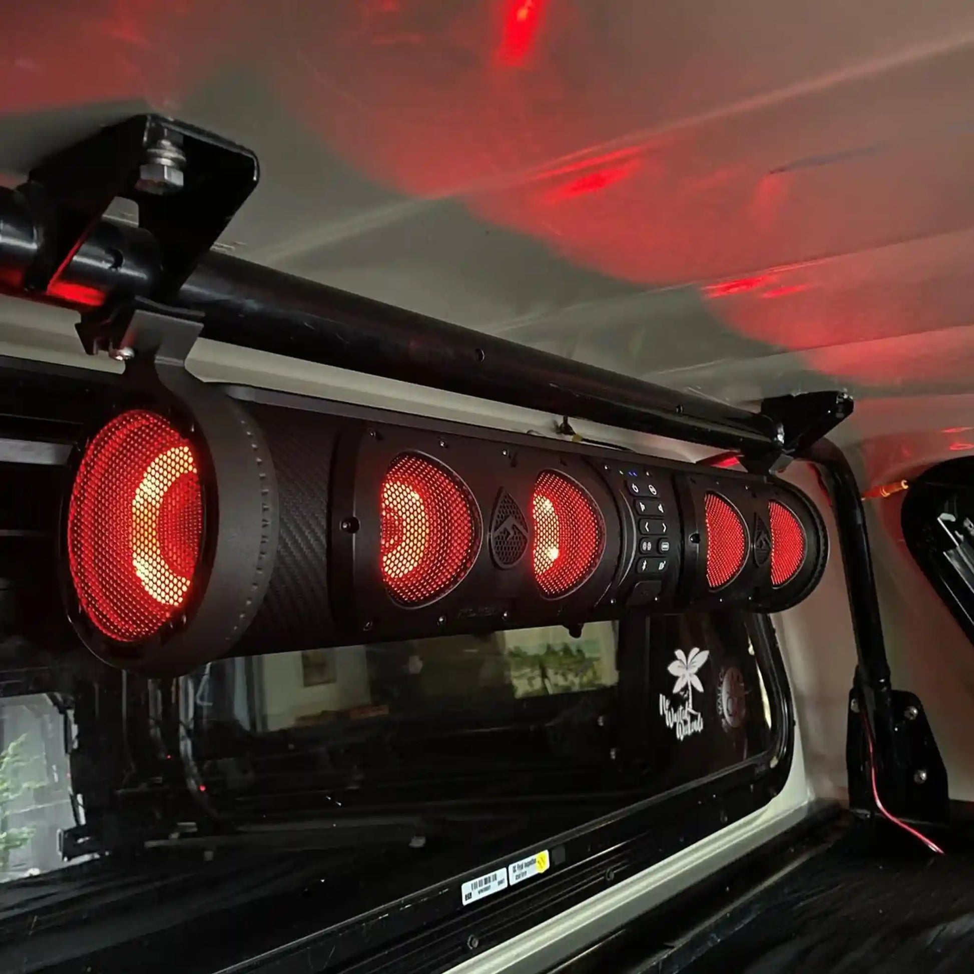 SoundExtreme SE26 on a vehicle with a blurred background