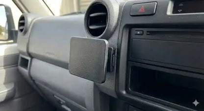 ClicOn centre dash mounting bracket installed on Toyota LandCruiser 70 Series without drilling