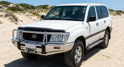 Front view of White Toyota LandCruiser 100 Series GXL with OCAM Bonnet Protector installed.